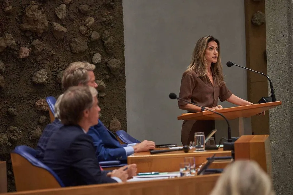 Yesilgöz speelt toneel: “zie coalitie met GroenLinks-PvdA niet gebeuren” – puur campagnetruc