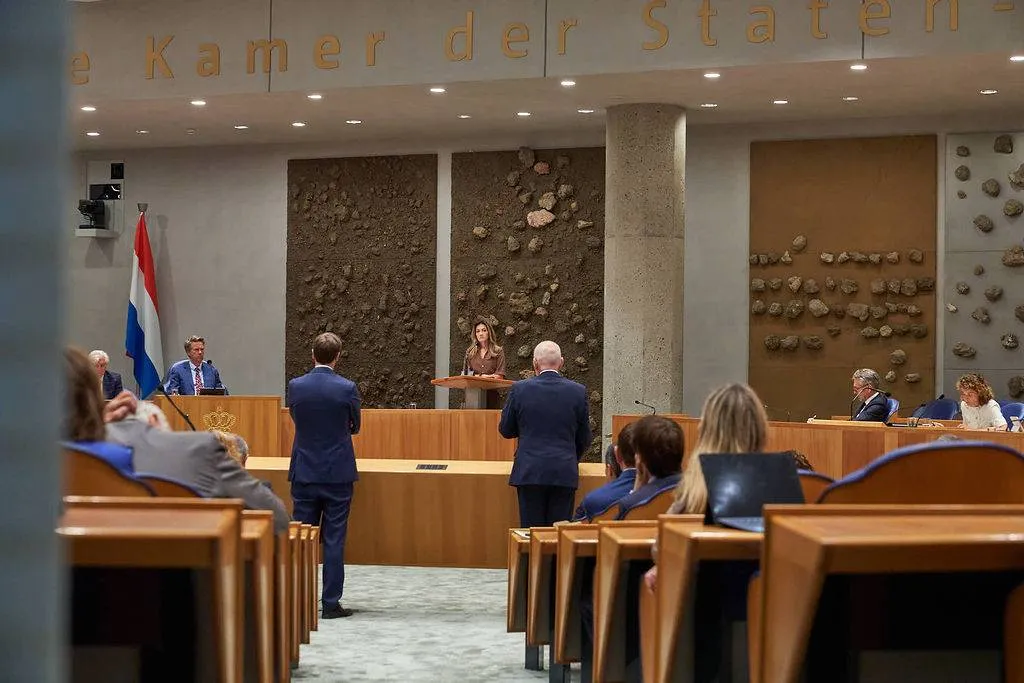 Nizozemska: Razhajanja znotraj VVD glede koalicije z GL-PvdA