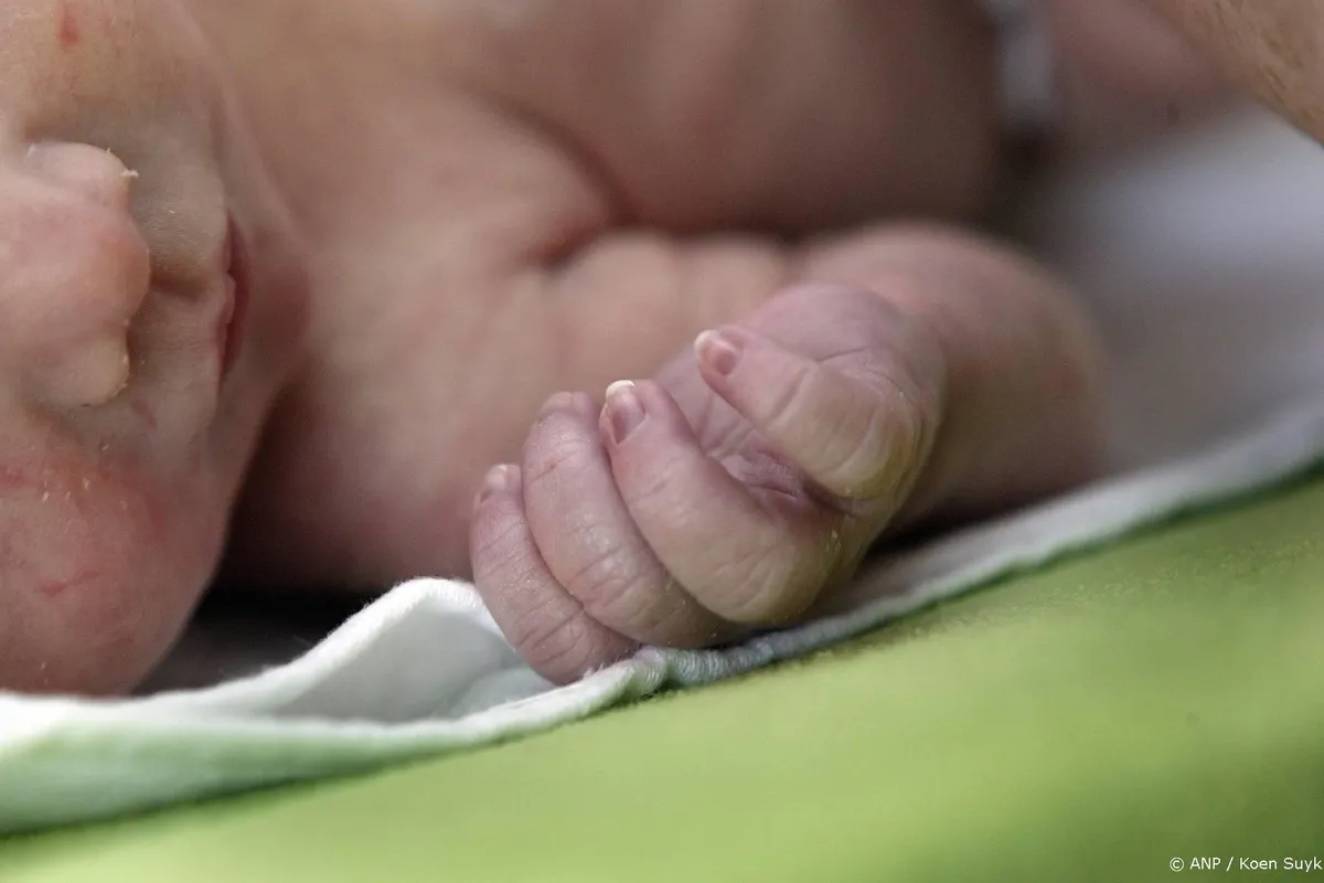 Amsterdam begint proef met gratis kraamzorg in Zuidoost