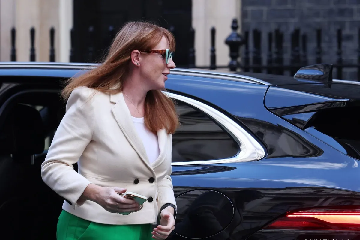 Britse media: vicepremier treedt af