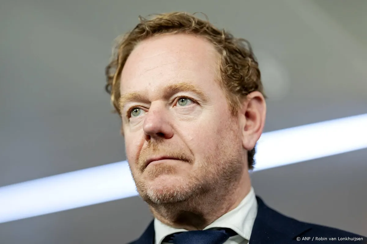 Van Weel past wet zo aan dat hulp aan illegalen niet strafbaar is