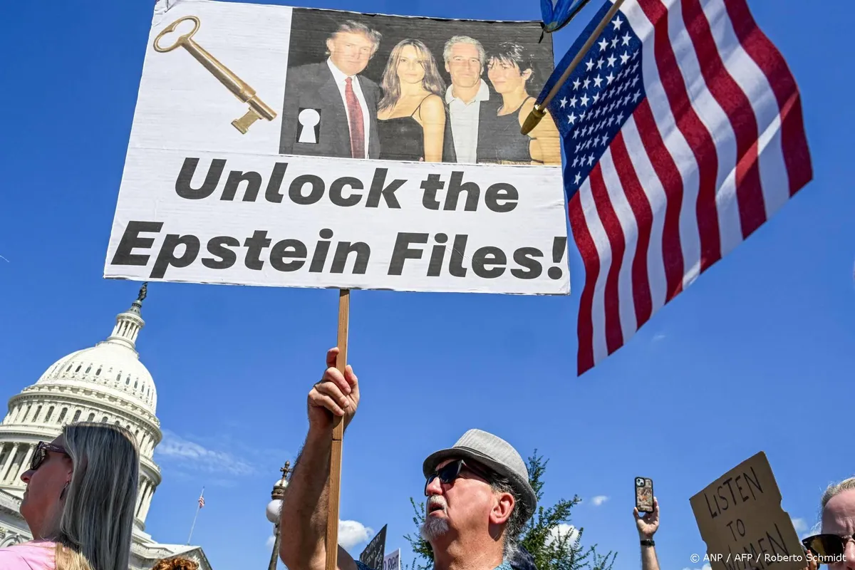 Verjaardagskaart van Trump aan Epstein openbaar gemaakt