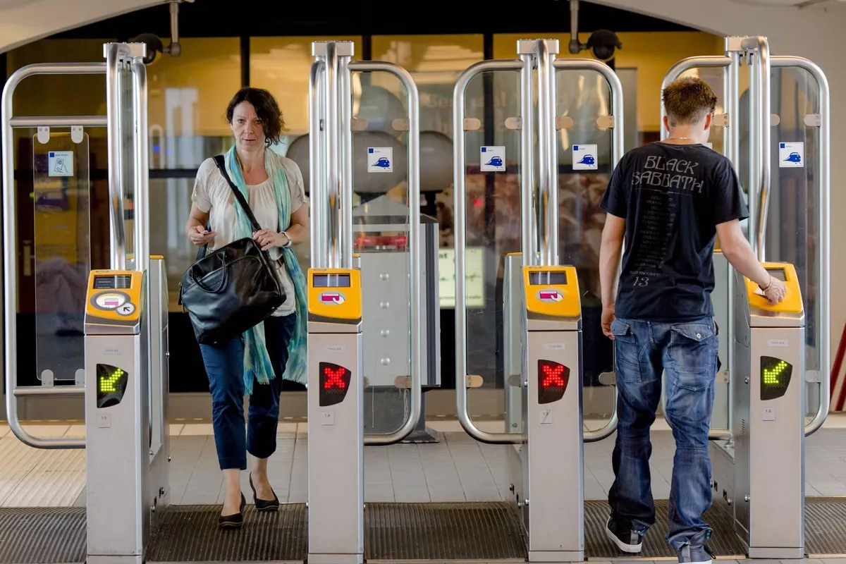 CBS: doordeweeks minder check-ins in ov, in weekend juist meer