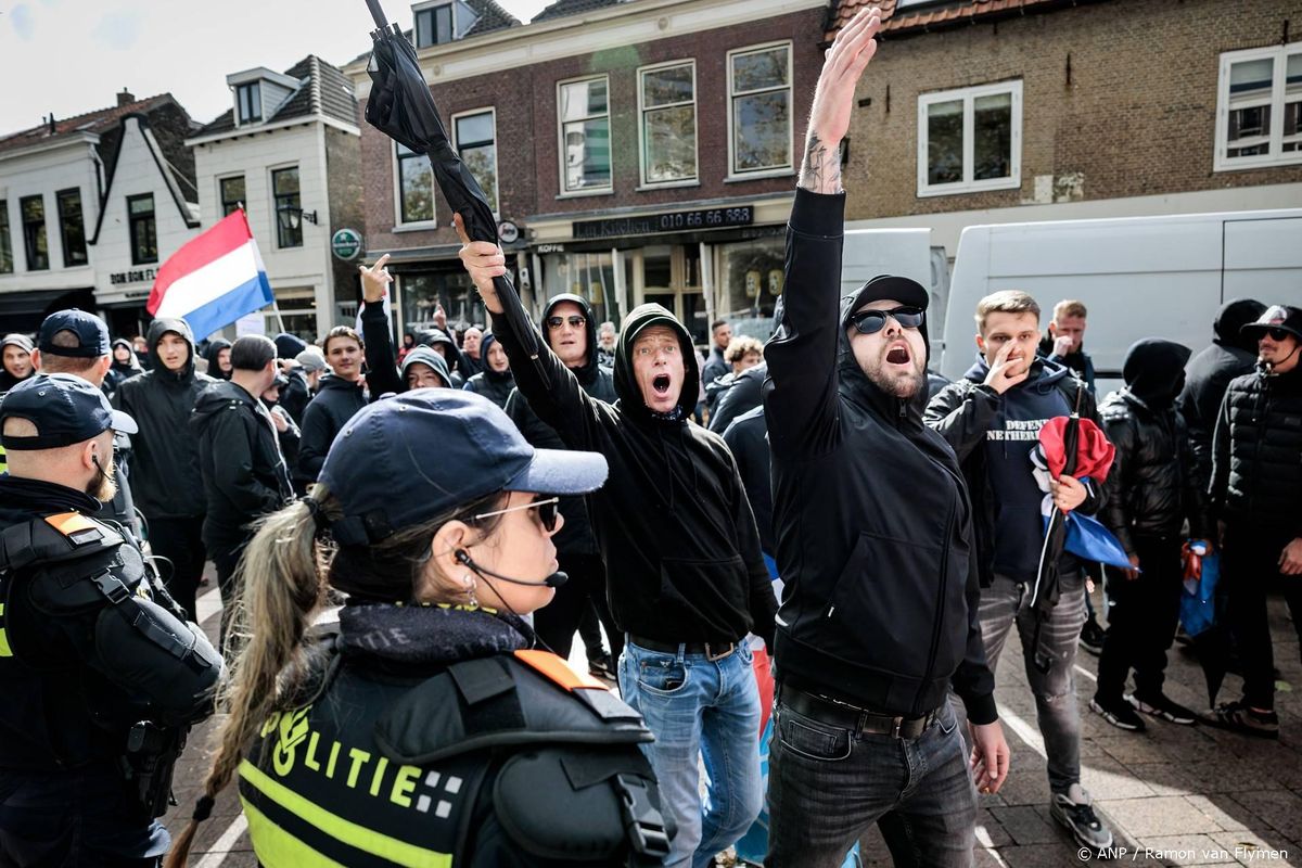 OM: belagen van politie bij protest tegen azc zwaar afstraffen
