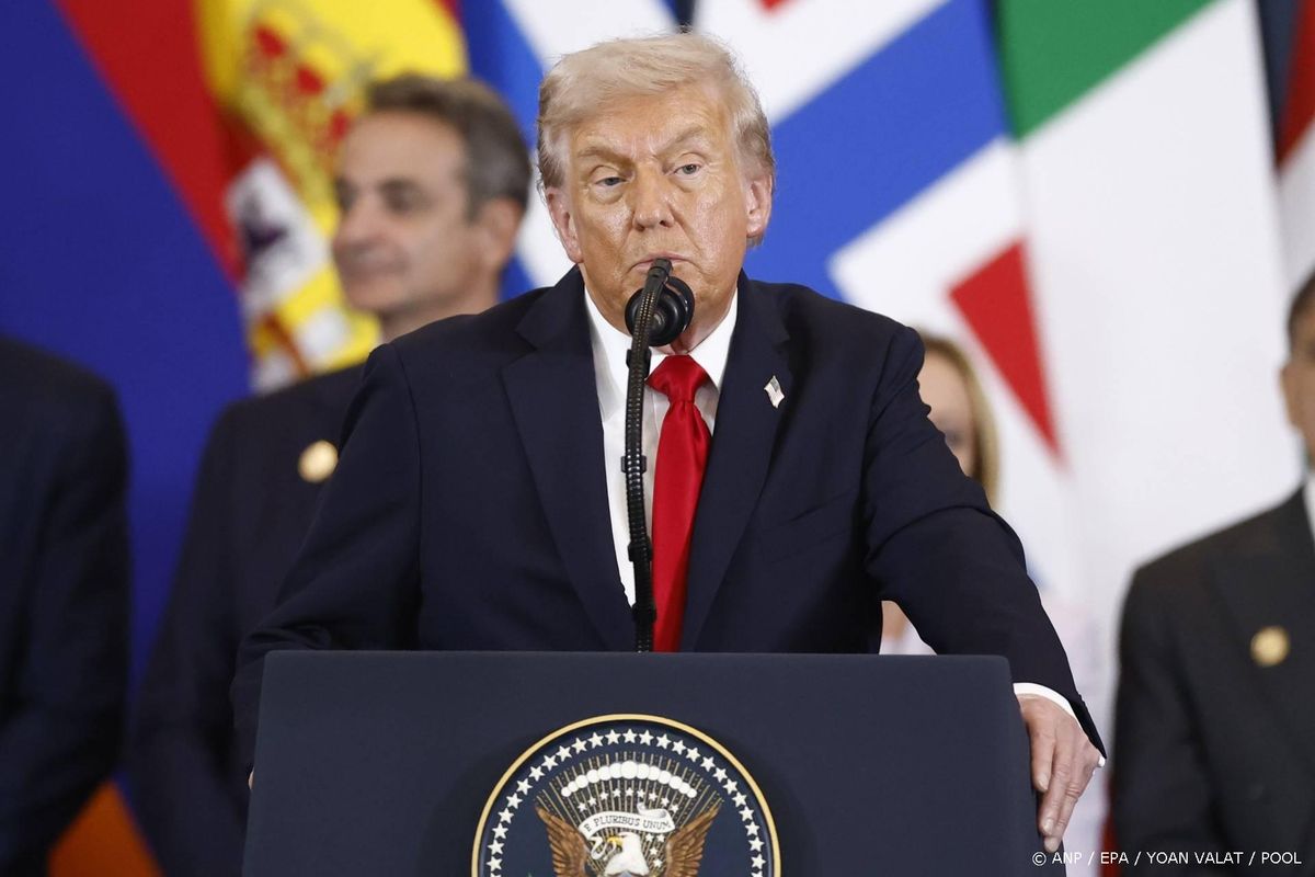 Trump verlaat 'vredestop' Gaza na tekenen akkoord