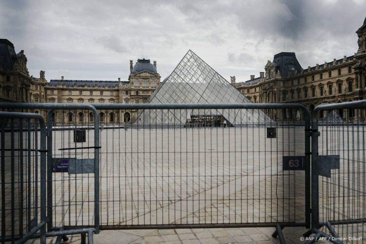 Directeur Louvre moet zich in Senaat verantwoorden