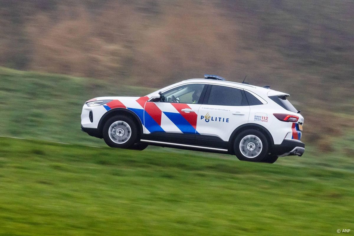 Zwaargewonde agenten A2 buiten levensgevaar, zoektocht bestuurder