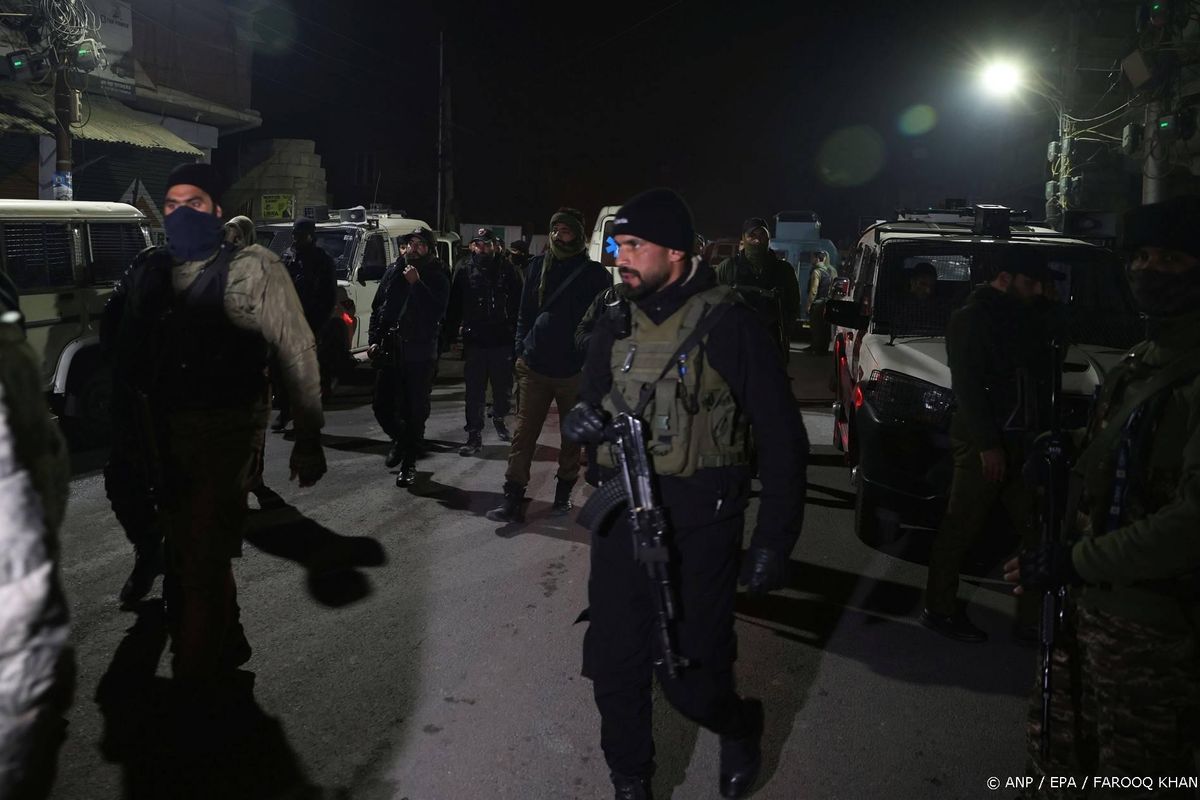 Zeker zeven doden bij ontploffing op politiebureau Kashmir