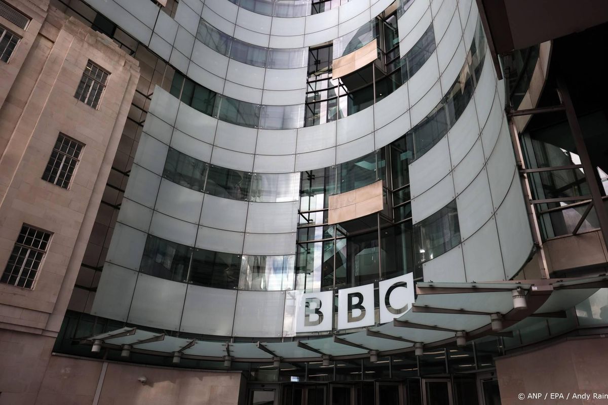 Trump zegt BBC volgende week aan te klagen om schadevergoeding