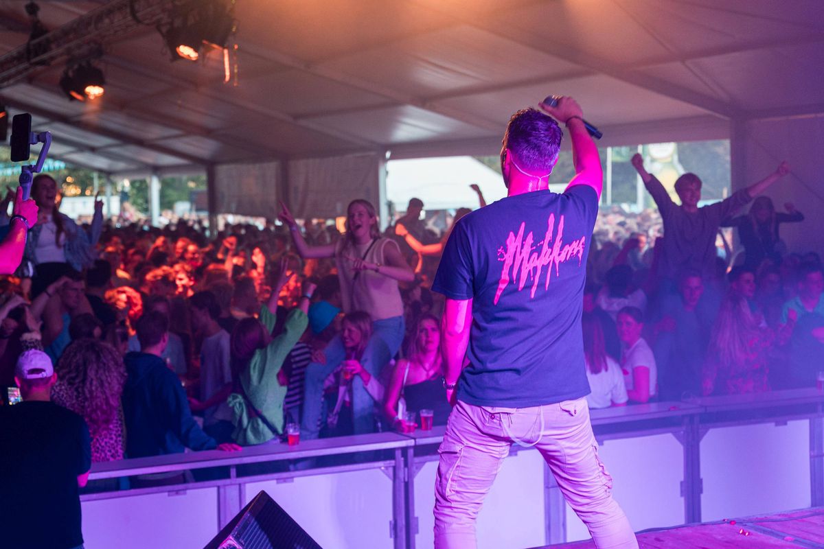 Hemelpoorten gaan wagenwijd open bij Antje & Billie: Dj's, bands en zelfs een K3-tribuut