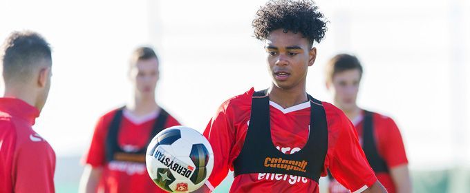 Bevriend tweetal zet vol in op debuut voor eerste elftal FC Twente