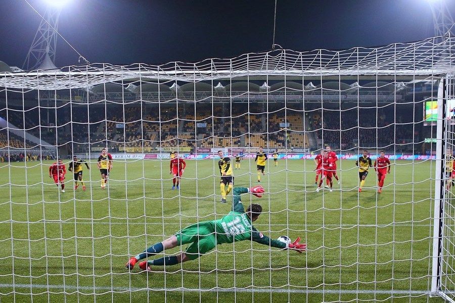 Samenvatting: penaltykiller Drommel redt punt voor matig FC Twente