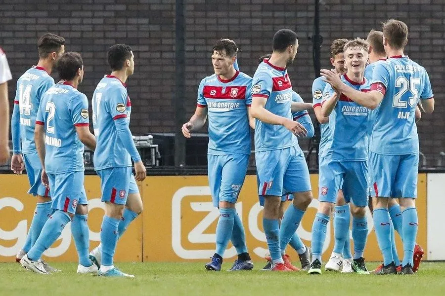 Vernieuwd FC Twente slaat op bijzondere avond terug tegen Jong Ajax
