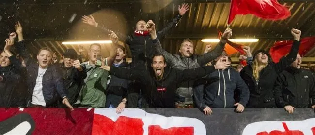 VIDEO: FC Twente-supporters brengen nieuw lied ten gehore tegen Telstar