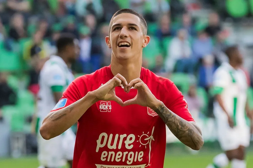 Aitor tekent nieuw contract, ondanks zware knieblessure
