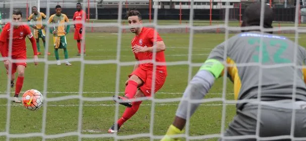 Testspelers helpen Jong FC Twente aan overwinning