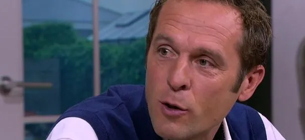 Oud-middenvelder per direct de laan uitgestuurd als bondscoach Oranjevrouwen