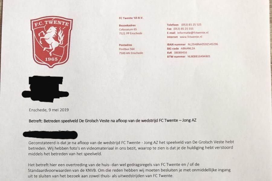 Foto: Brief met stadionverbod na veldbetreding. FC Twente ontkent betrokkenheid