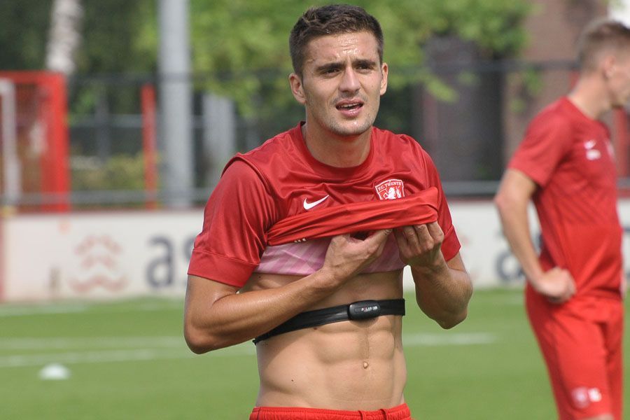 Ongeloof bij Tadic: "Het is triest. FC Twente hoort in de top zes van de eredivisie"