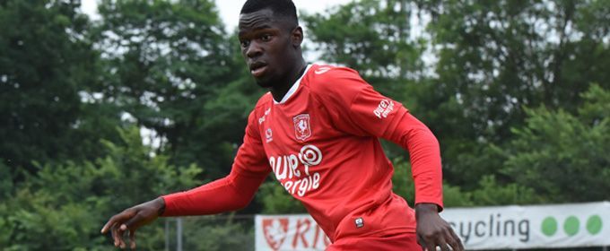Dylan George schiet Jong FC Twente naar eerste overwinning Tweede Divisie