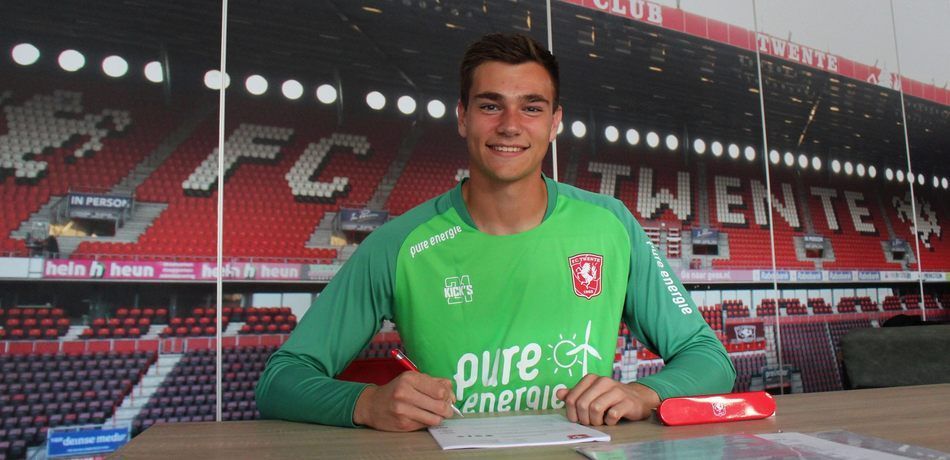 Van der Gouw tekent contract bij FC Twente: "Het harde werken is beloond"