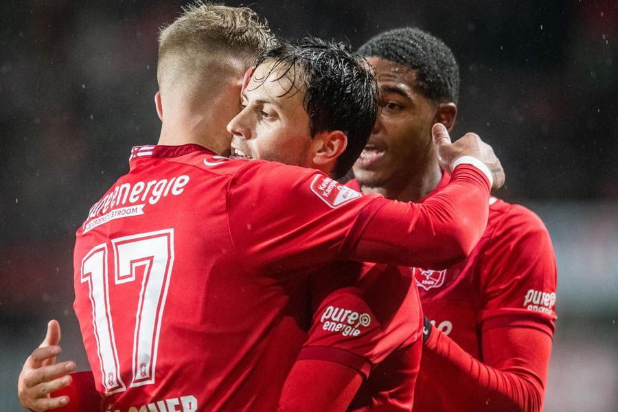 FC Twente met hakken over de sloot naar derde ronde KNVB Beker