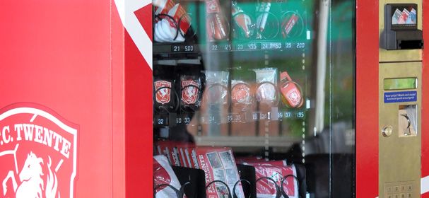 FC Twente introduceert 'fanartikelautomaat'