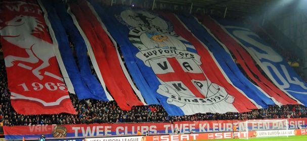Kippenvel: Supporters Schalke en Twente zingen samen YNWA