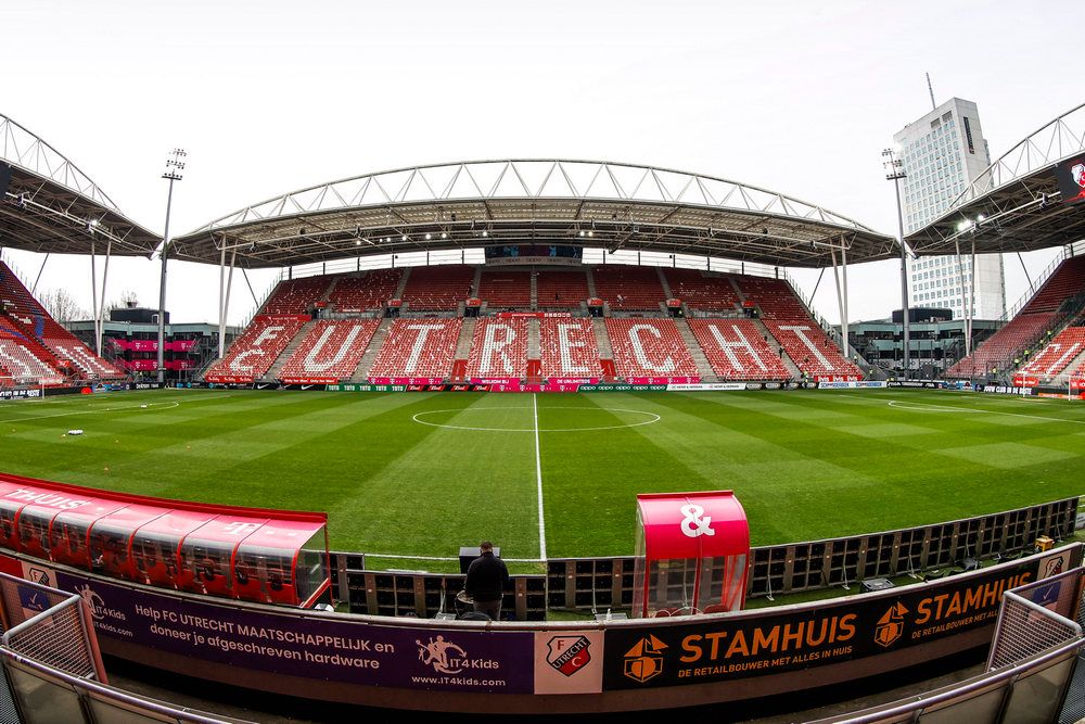 Geniaal! Twente-supporter zet kratje Grolsch bij stadion FC Utrecht