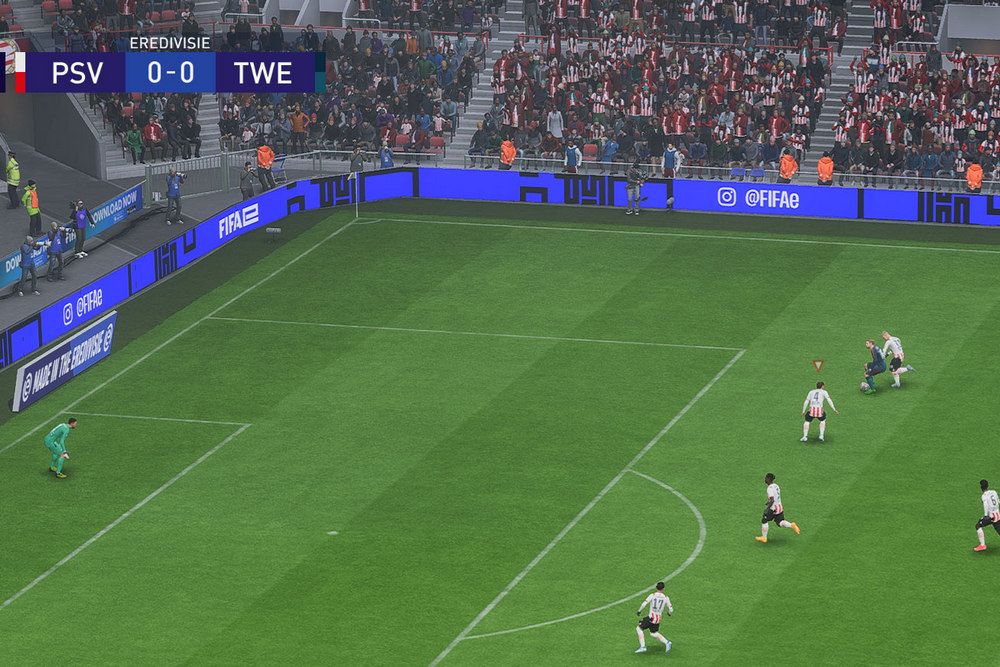 OEPS! | Bug in FIFA 23: Tzolis rent zonder hoofd over het veld