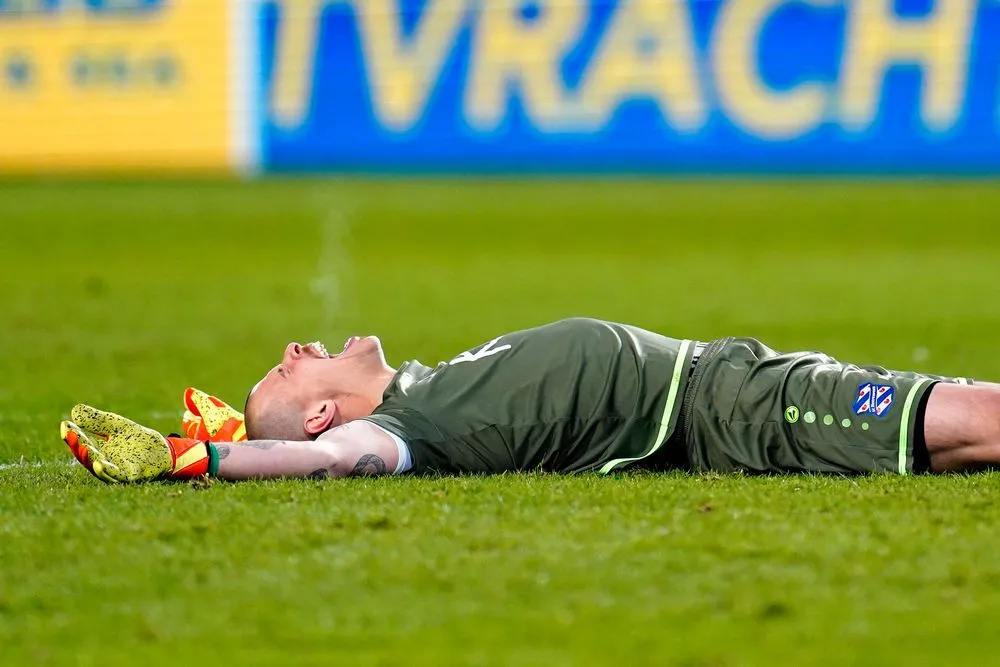 Bednarek emotioneel na winst: "Ik heb hier als supporter van FC Twente gezeten"