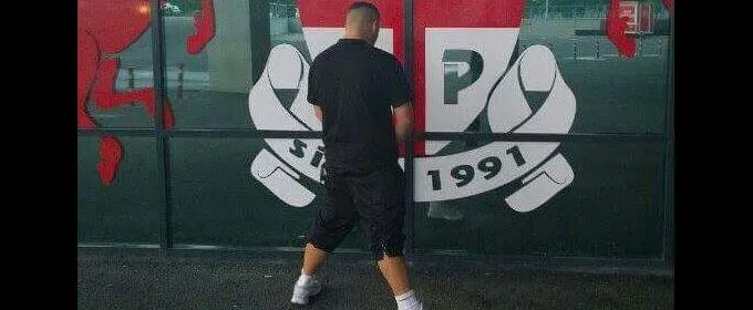 UPDATE: Heracles supporter plast over logo Vak P