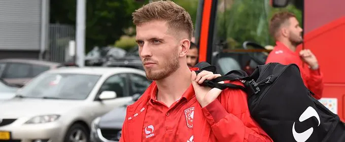 Van der Heyden verlaat geblesseerd het trainingsveld bij afsluitende training