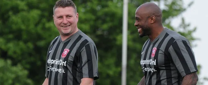 FC Twente All Stars in actie tijdens zaaltoernooi in Oldenburg