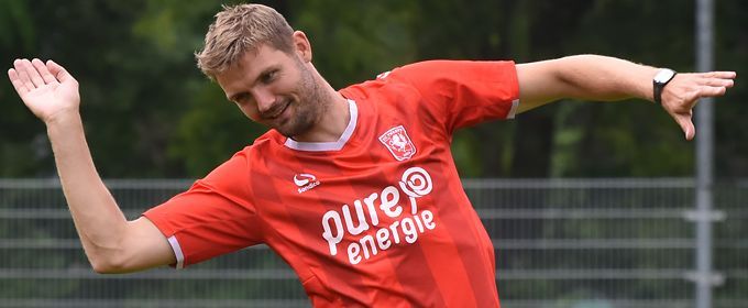 OPSTELLING: FC Twente start met Hooiveld, Holla, Vuckic en Boere