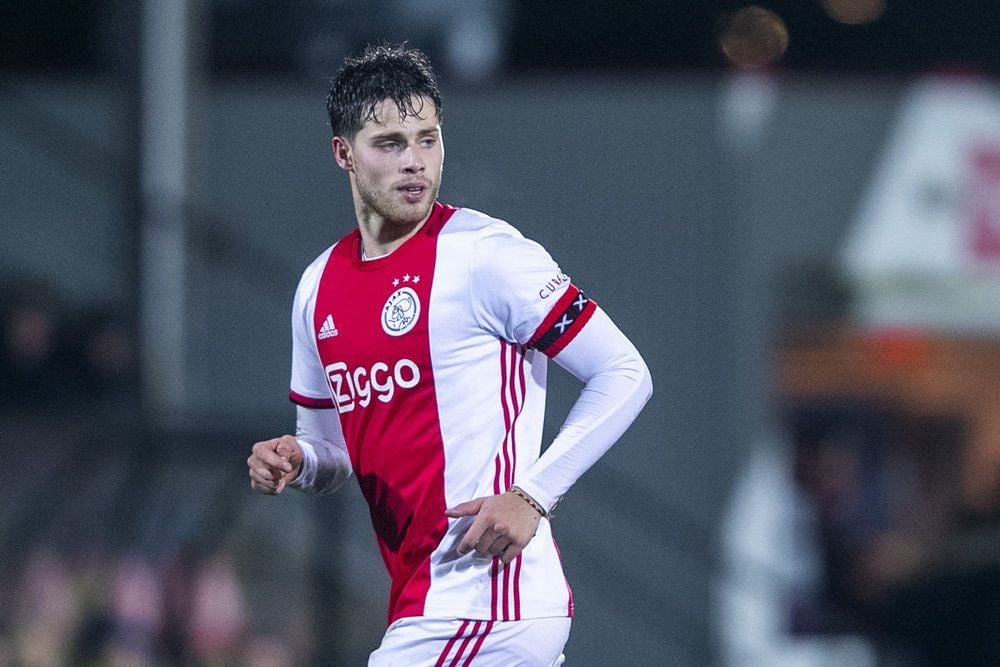 FC Twente in afrondende fase met centrale verdediger van Ajax
