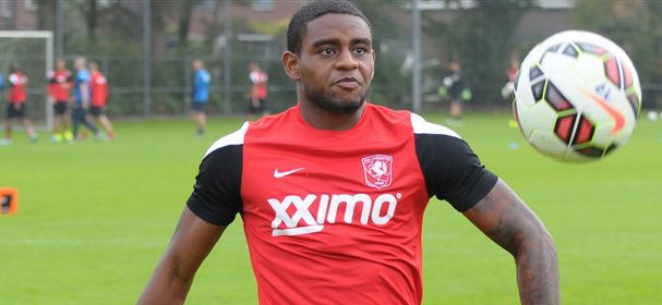 Ebecilio debuteert, Chery laat voeten spreken