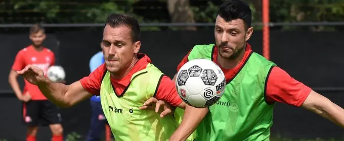"Stuk voor stuk noodverbanden die het elftal bij elkaar moeten houden"
