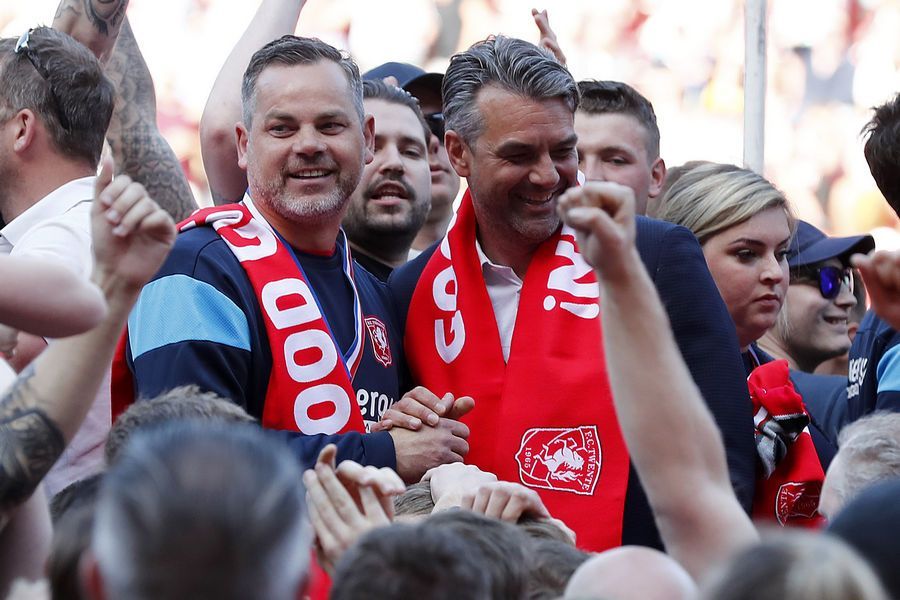 Thuis en uit-shirts van FC Twente met gouden badge nu verkrijgbaar