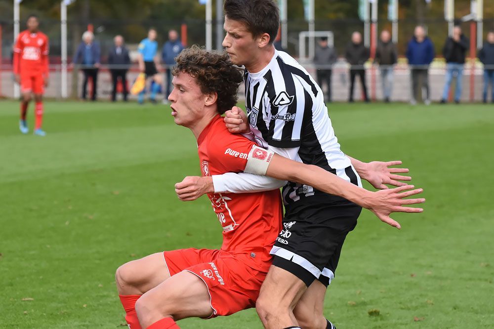 Heracles laat vijf jeugdspelers FC Twente meetrainen in Almelo