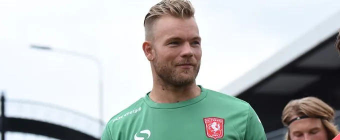 Ten Hag lyrisch: "Met zijn voorkomen en lengte straalt hij rust en gezag uit"