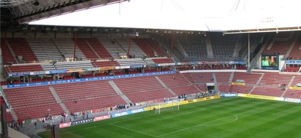 Auto’s meegereisde FC Twente-supporters vernield: PSV stelt onderzoek in