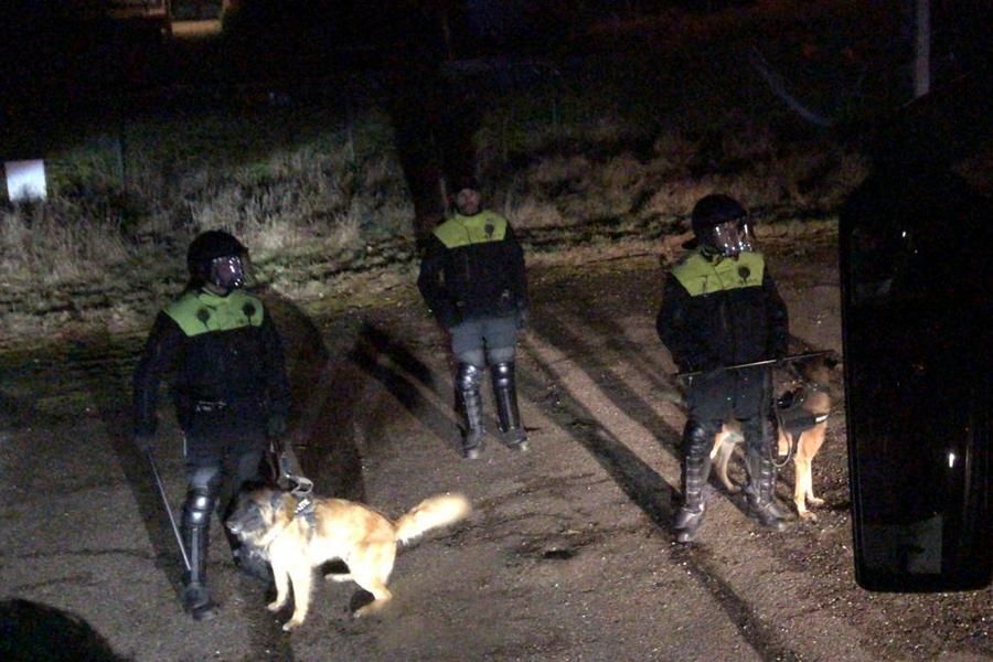 Vier FC Twente supporters gearresteerd in Deventer na confrontatie met Eagles supporters