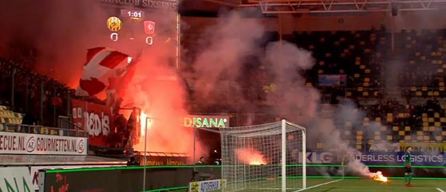 VIDEO: Pyro-actie zet kunstgras Roda JC in brand