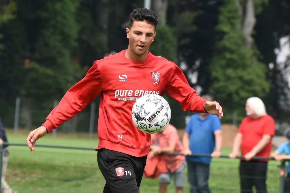 Zekhnini verlaat FC Twente met goed gevoel: "Dankbaar voor elke minuut"