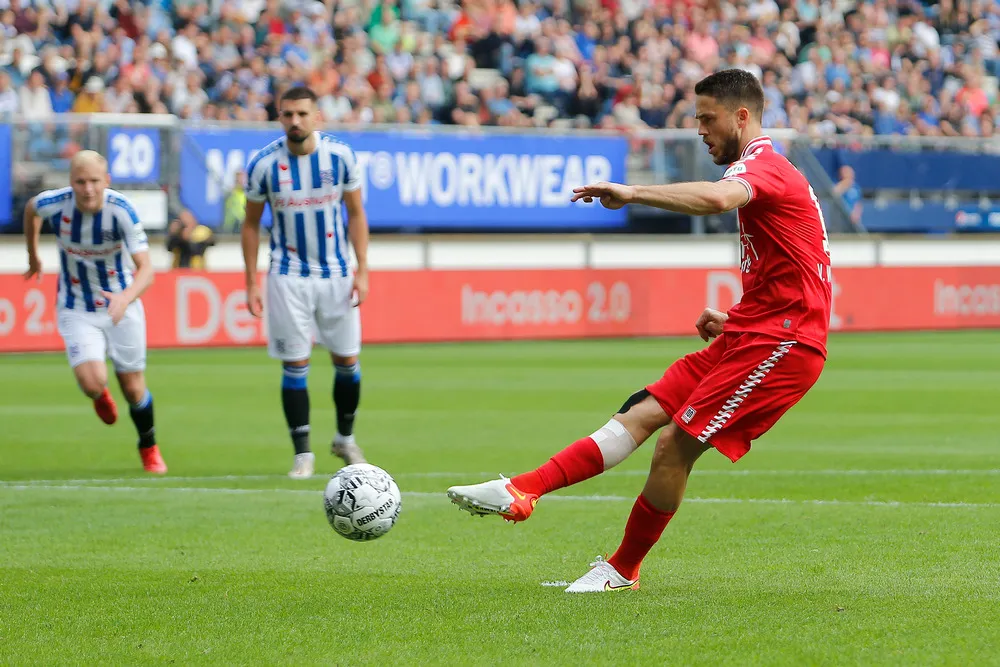 Van Wolfswinkel eist tweede goal op: "Ben ervan overtuigd dat ik hem raak"