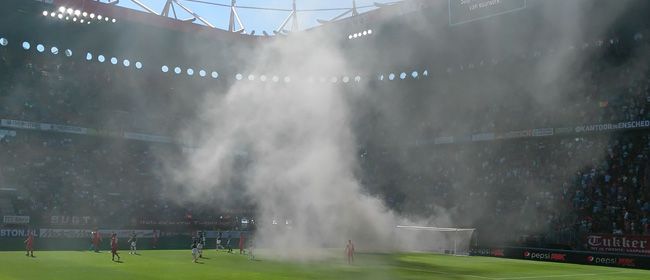 Voetbaladvocaat: "Levenslang stadionverbod voor gooien rookbom waanzin"