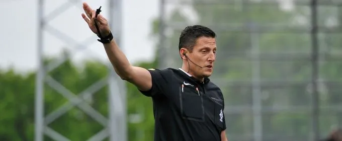 Ook voormalig topscheidsrechter geeft Manschot veeg uit de pan