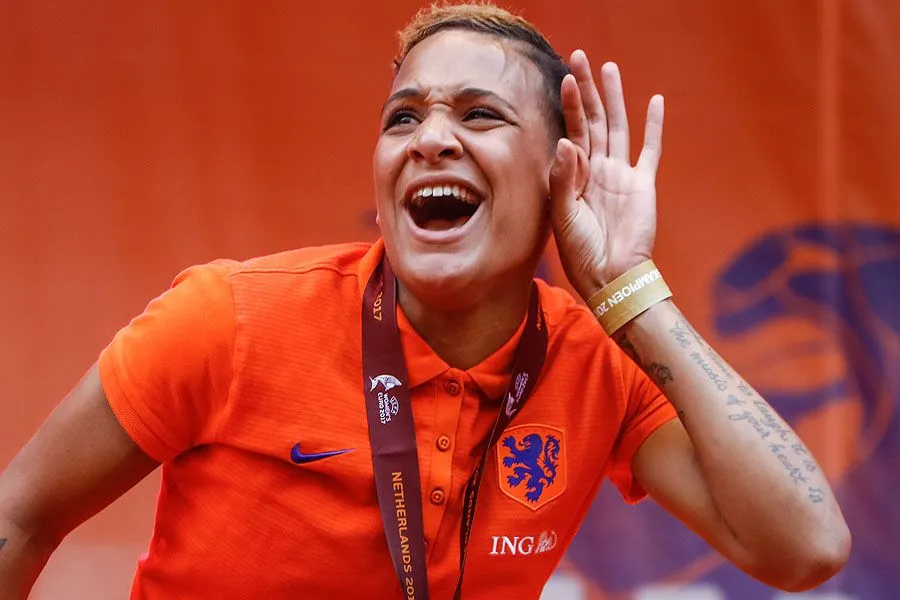 Kritiek op Van de Sanden: "Alsof ze voor het eerst op het veld stond"