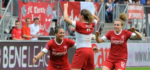 Van de Sanden schiet FC Twente Vrouwen in blessuretijd langs Telstar